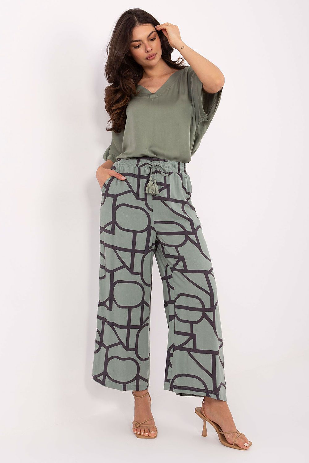  Women trousers model 215118 Sublevel 